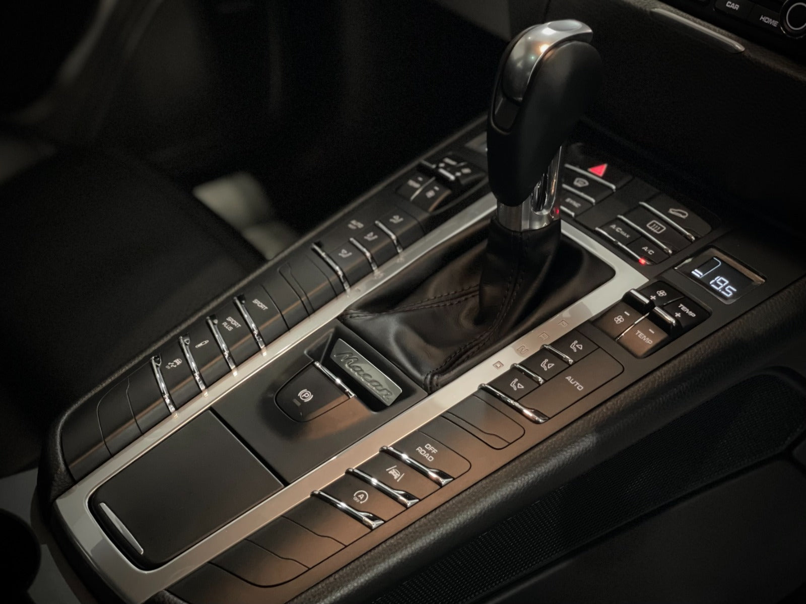 2017 Porsche Macan Turbo