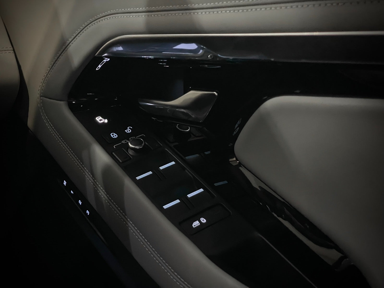2019 Landrover Evoque R-DYN HSE