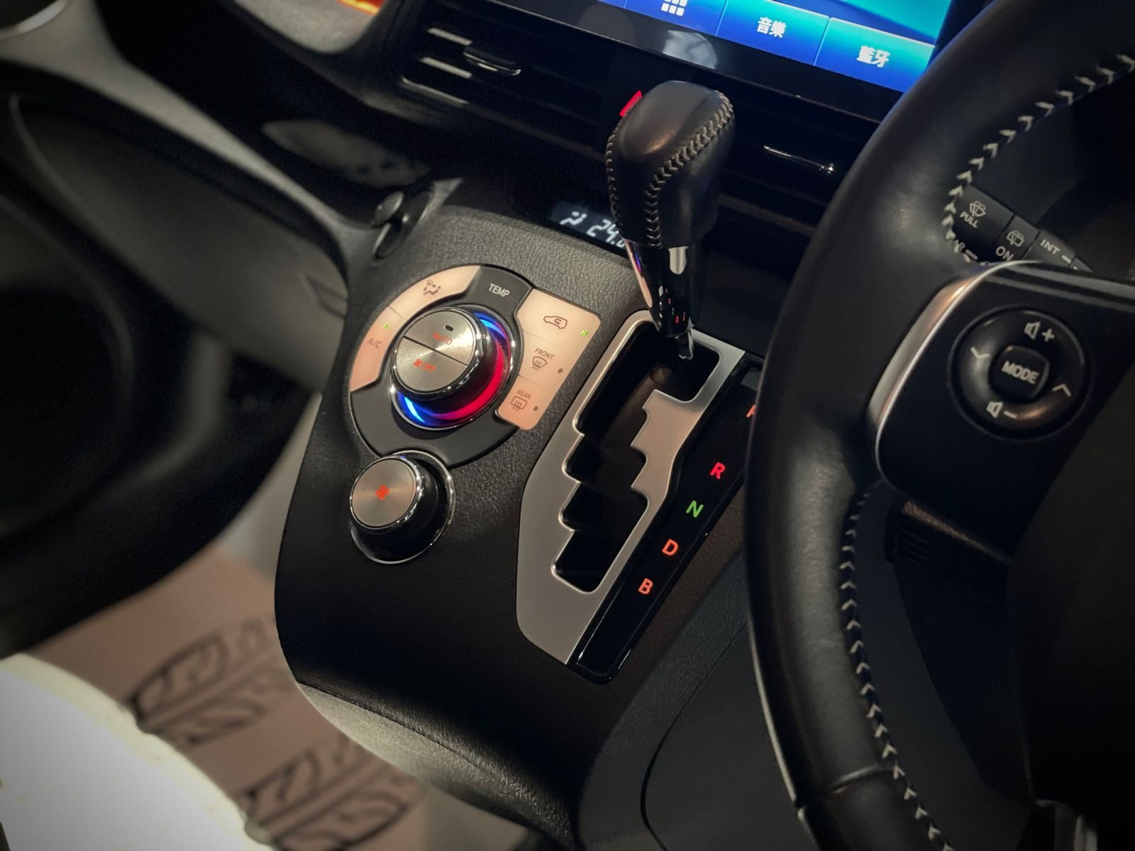 2015 Toyota Sienta Hybrid