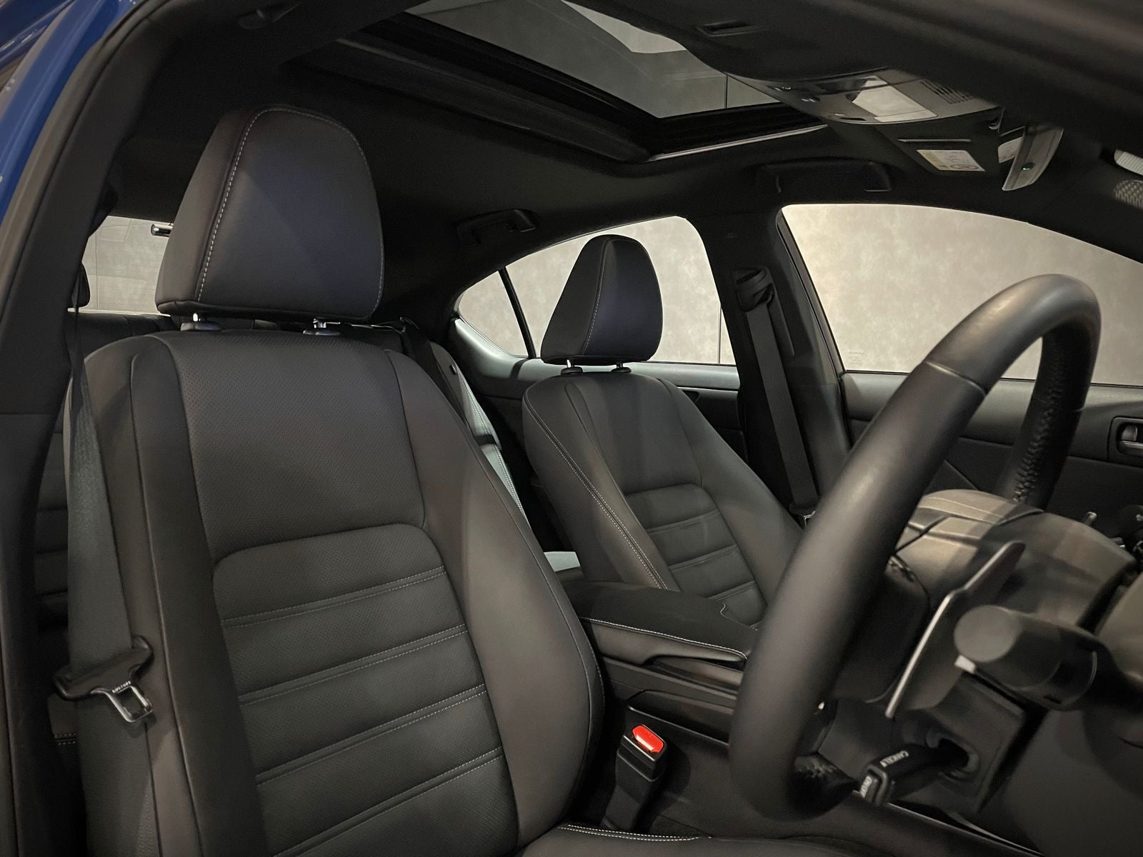 2022 Lexus IS300H