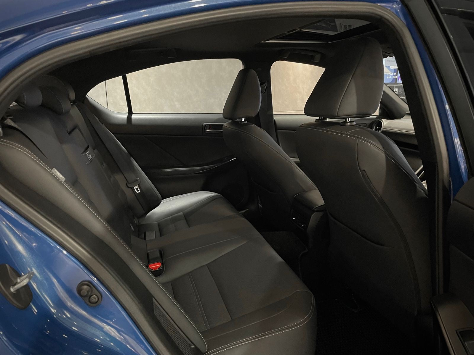 2022 Lexus IS300H
