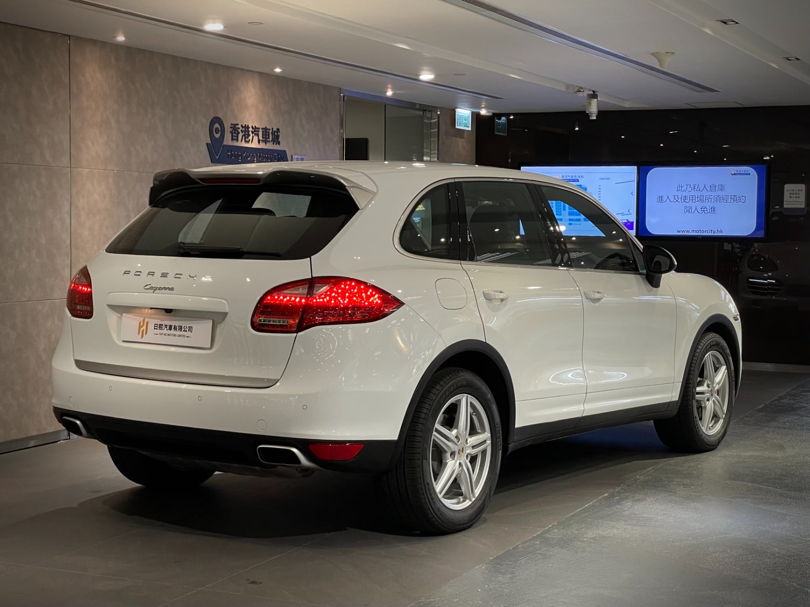 2014 Porsche Cayenne Platinum Edition