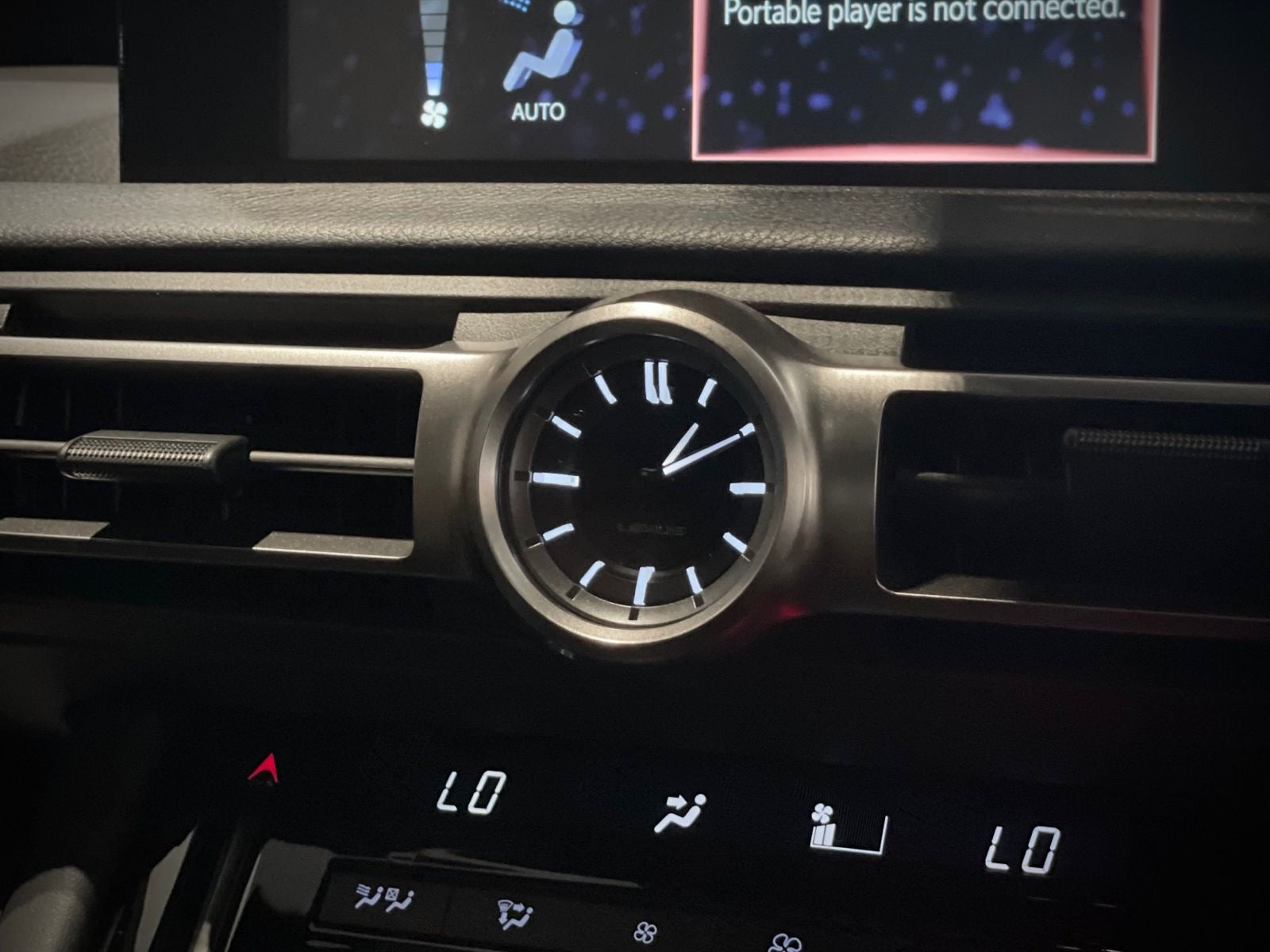2022 Lexus IS300H