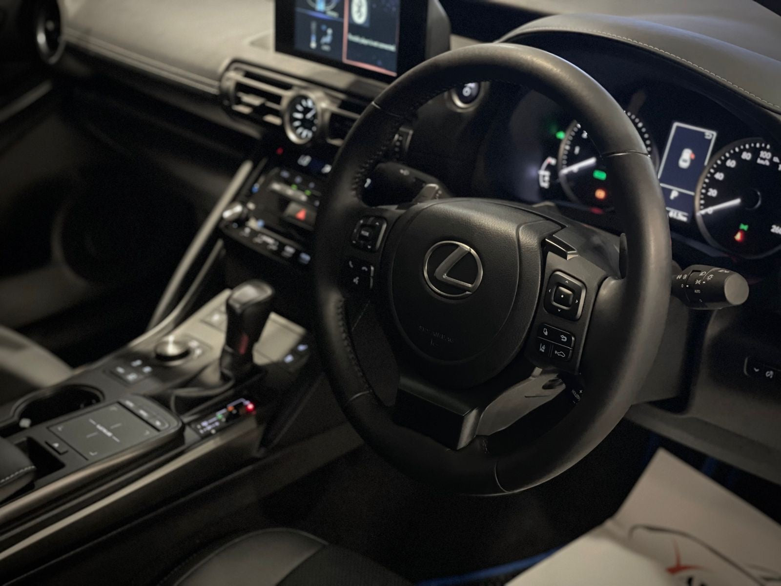 2022 Lexus IS300H