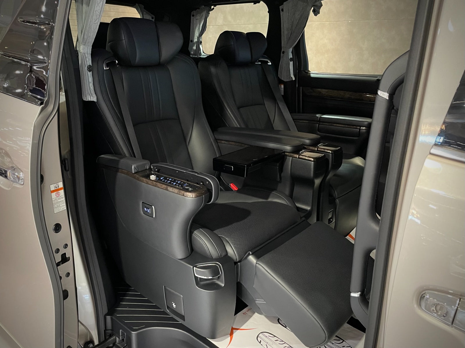2019 Alphard Executive Lounge