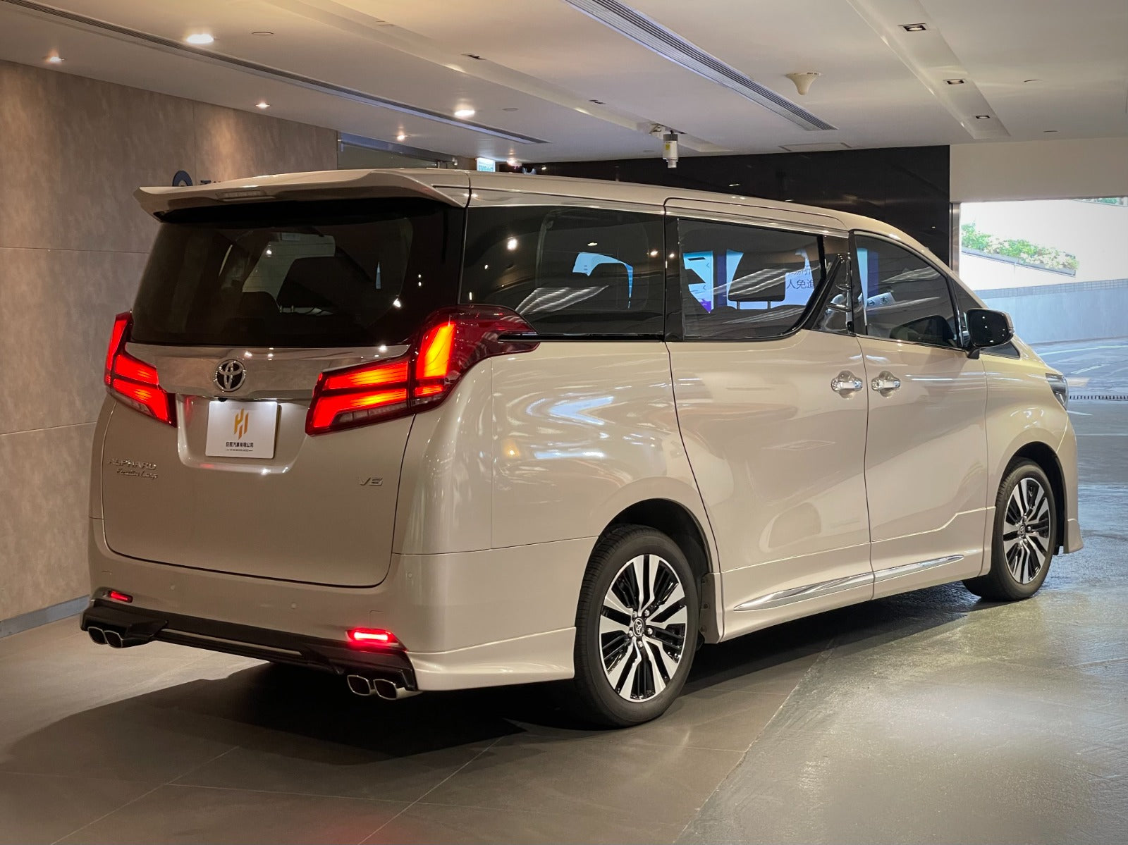 2019 Alphard Executive Lounge