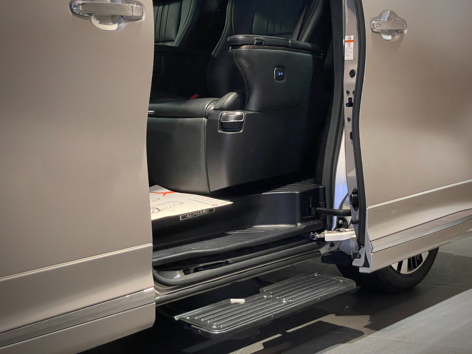 2019 Alphard Executive Lounge