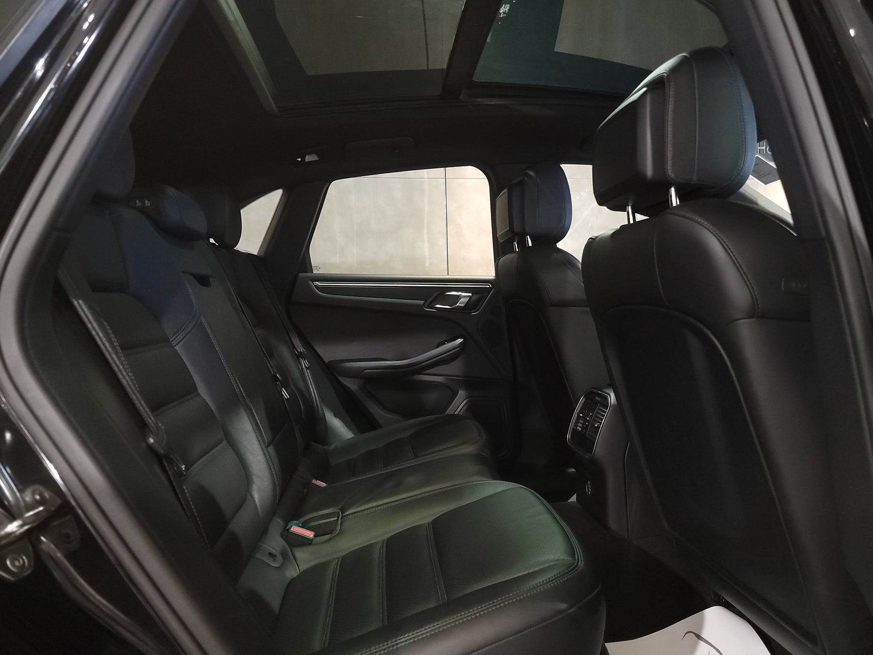 2017 Macan