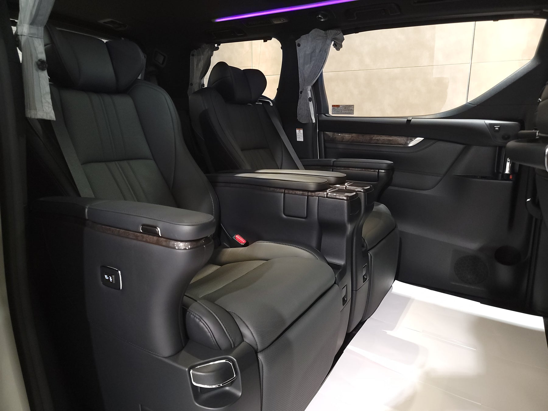 2020 Alphard Executive Lounge