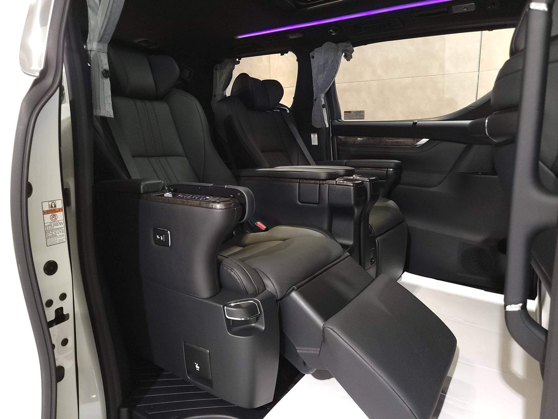 2020 Alphard Executive Lounge
