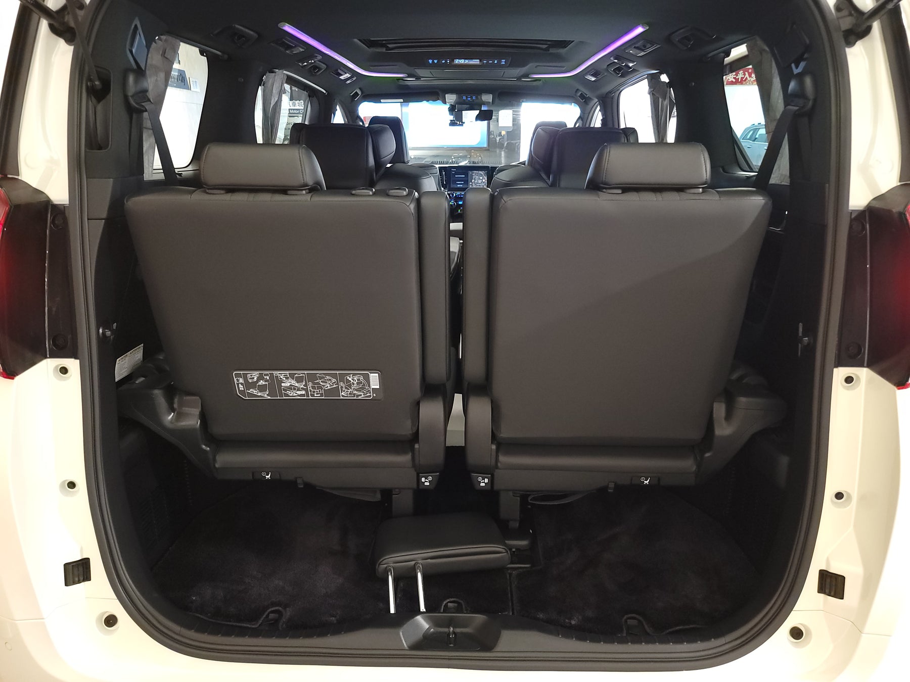 2020 Alphard Executive Lounge