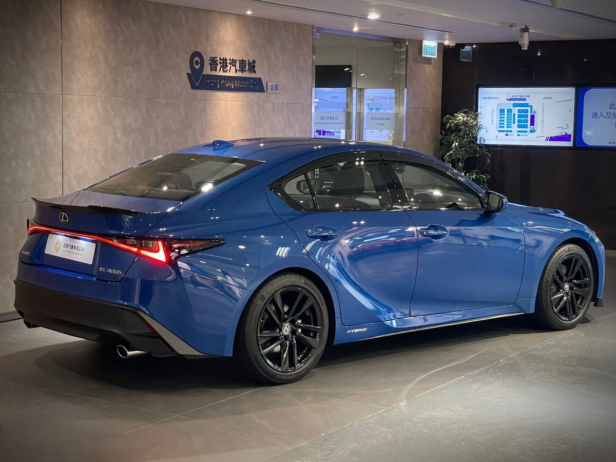 2022 Lexus IS300H